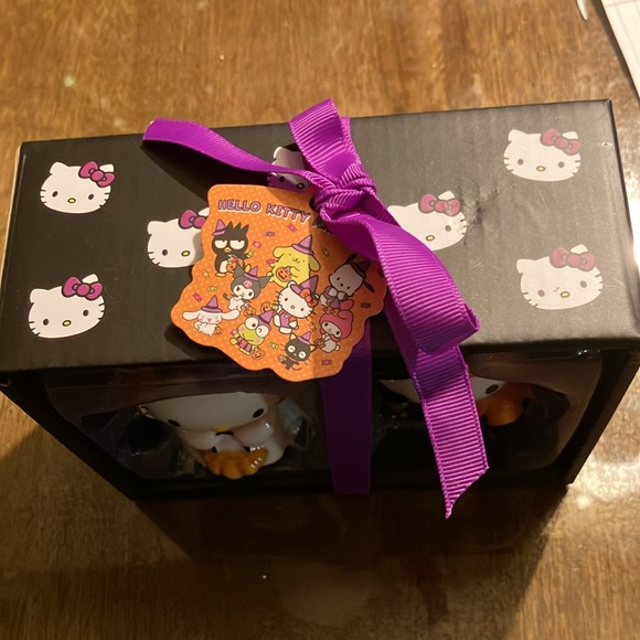 🎀Hello Kitty Halloween hand painted salt & pepper shakers set NWT - Picture 5 of 9